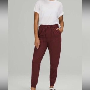 Lululemon Stretch High-Rise Jogger (CROPPED)